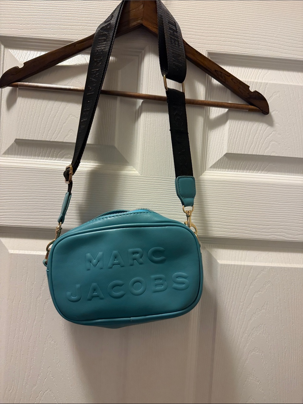 Marc Jacobs Turquoise Crossbody camera bag with Embossed Logo and Wide Strap EUC